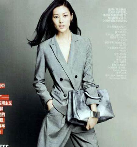 与收到LV圣诞树的她比,网友说:你们别出来自讨没趣了!