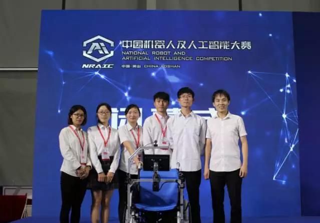 渐冻人可用眼球控制轮椅行走，西电在中国机器人及人工智能大赛中获团体第二
