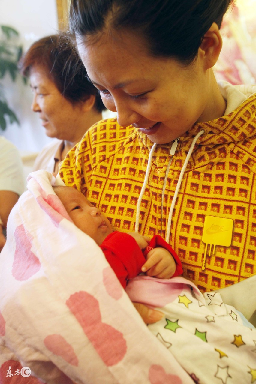 产妇剖腹产一天后下地活动晕倒,剖腹产后七天摔了一跤