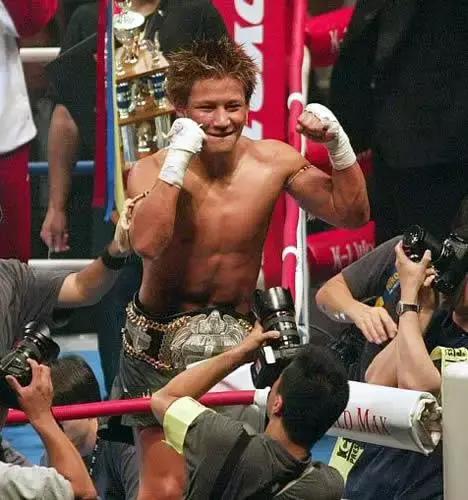 拳迷炮轰一龙完整视频,拳迷最新比赛消息