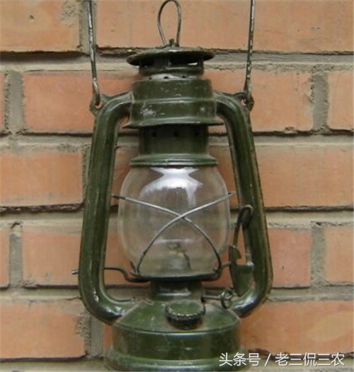 100年前农村用的油灯,农村老式油灯