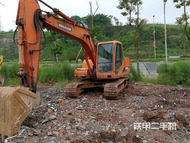 开挖掘机的来说一说:哪种二手挖掘机最畅销?