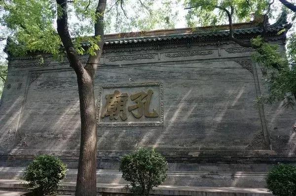 巷尾老爷爷卖的文房四宝，味道弥漫过旧旧的后院