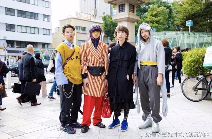 蜜豹时装周2018春夏首尔,伦敦蜜豹时尚街拍