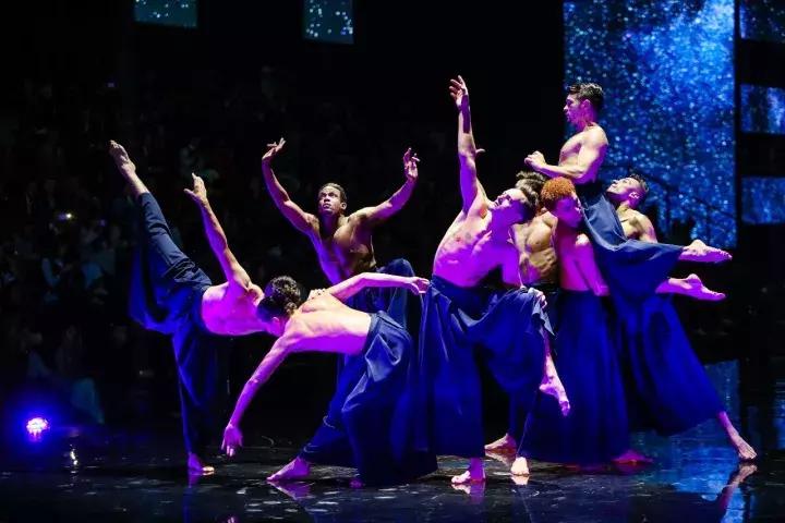 范冰冰双生花大秀,范冰冰李宇春同台视频