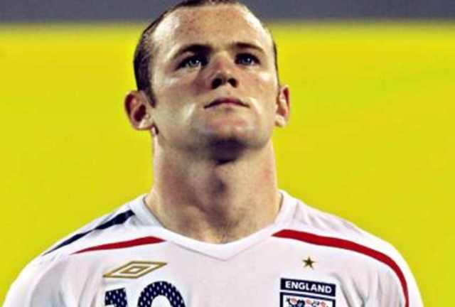 c罗成名之战欧洲杯,2004年欧洲杯鲁尼和c罗