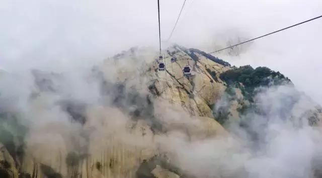 华山西峰索道奇险视频,乘坐西峰索道上华山攻略