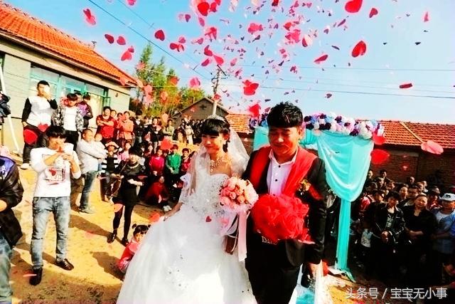 宝宝出生10天后，出了很多眼屎眼泪，医生：这与剖腹产大有关系