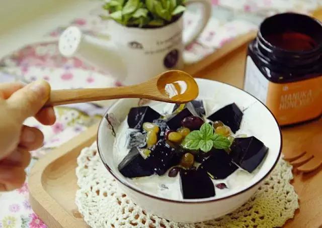 龟苓膏和凉粉和烧仙草味道的区别,烧仙草和龟苓膏和凉粉的区别在哪