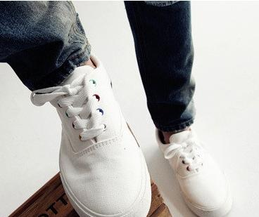 已经渗入白鞋的污渍怎么去除,小白鞋上黑污垢难清理