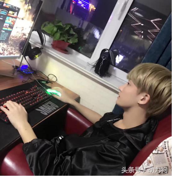 曾经懵懂无知的少年已经步入中年,曾经的年少轻狂不知不觉18年己过