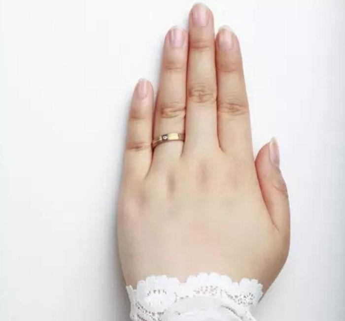 我的手比较粗适合什么样的指甲,哪款甲型适合粗手指