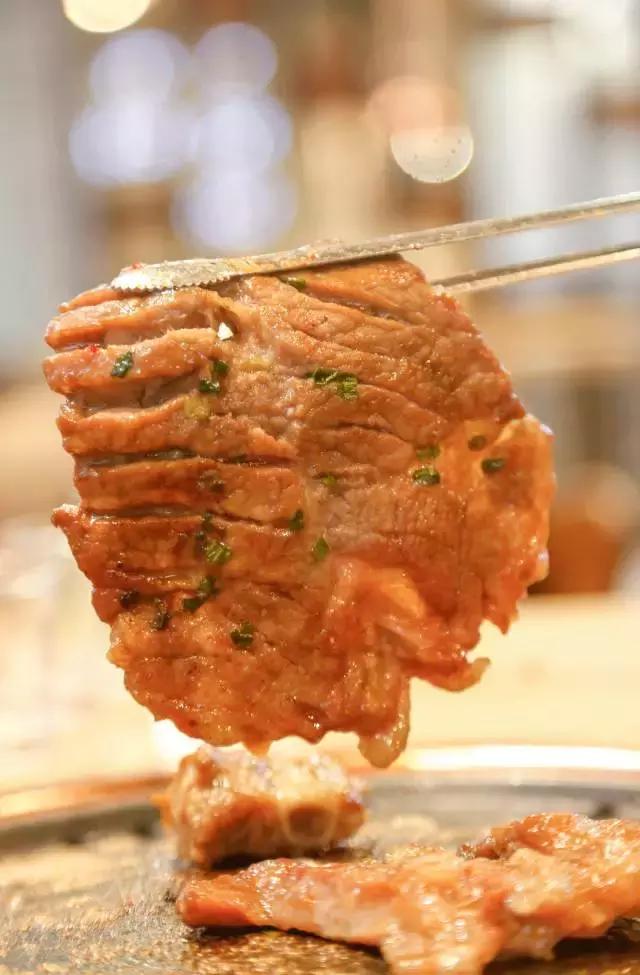 走一波,终于等到这家月销60W的人气烤肉店从市中心开到城南了!