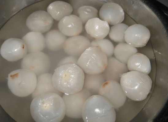 小孩荔枝吃多了会怎么样,千万别给孩子吃太多荔枝