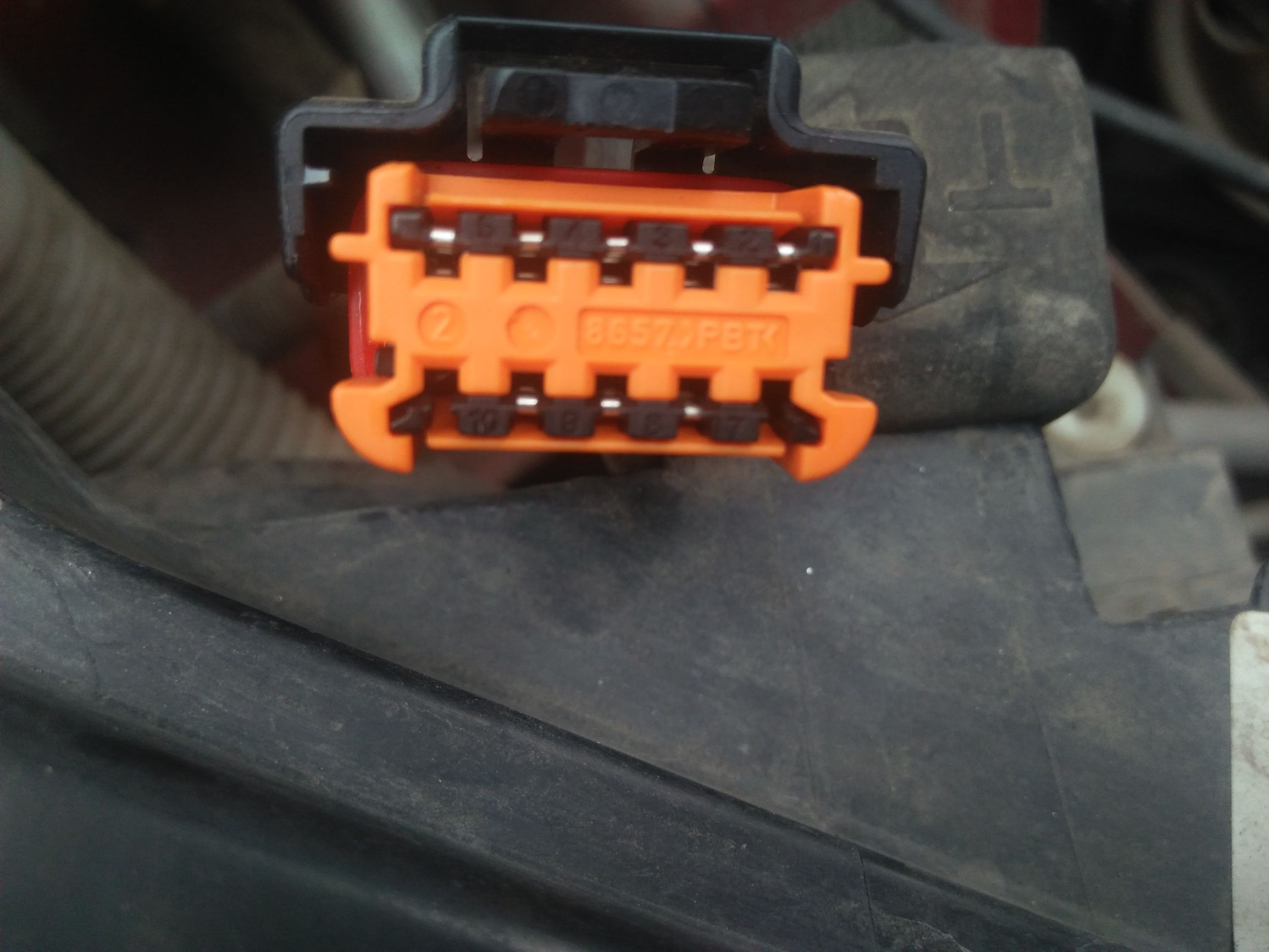 标致308风扇烧保险丝,标致408右边大灯老是烧灯泡