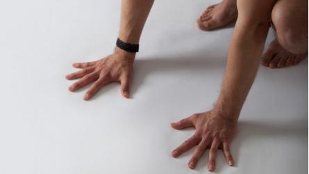 6个针对手腕重复性劳损的体式!帮你缓解手腕疼痛!(真人示范)