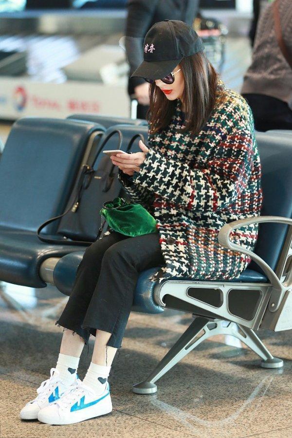 时尚潮人麦昆小白鞋穿搭,潮人必备小白鞋