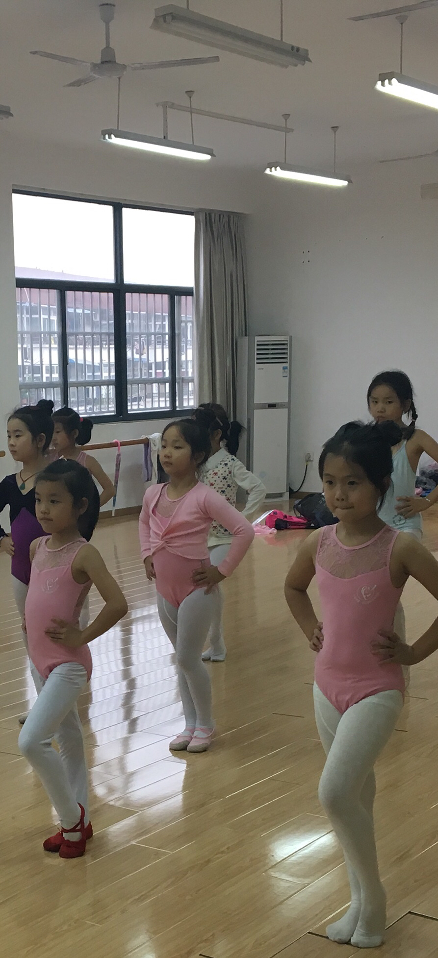 6岁小孩兴趣班,六岁前别给孩子报的兴趣班