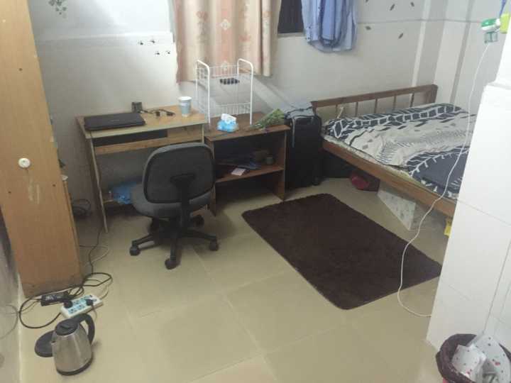 抠脚大汉闯天下,抠脚大汉进房间