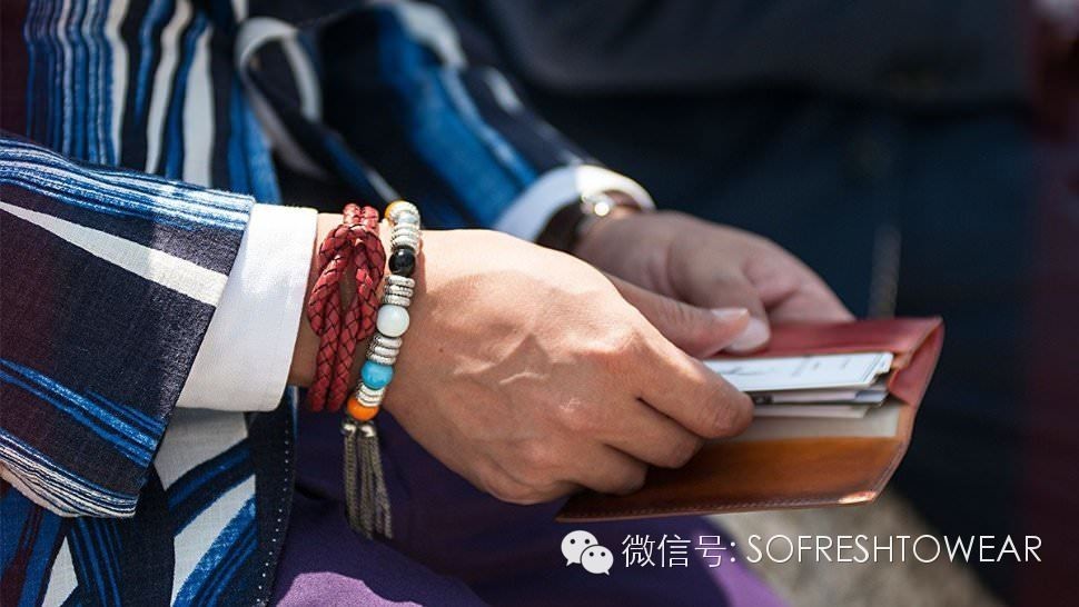 买钱包还是卡包,chanel链条钱包好买吗