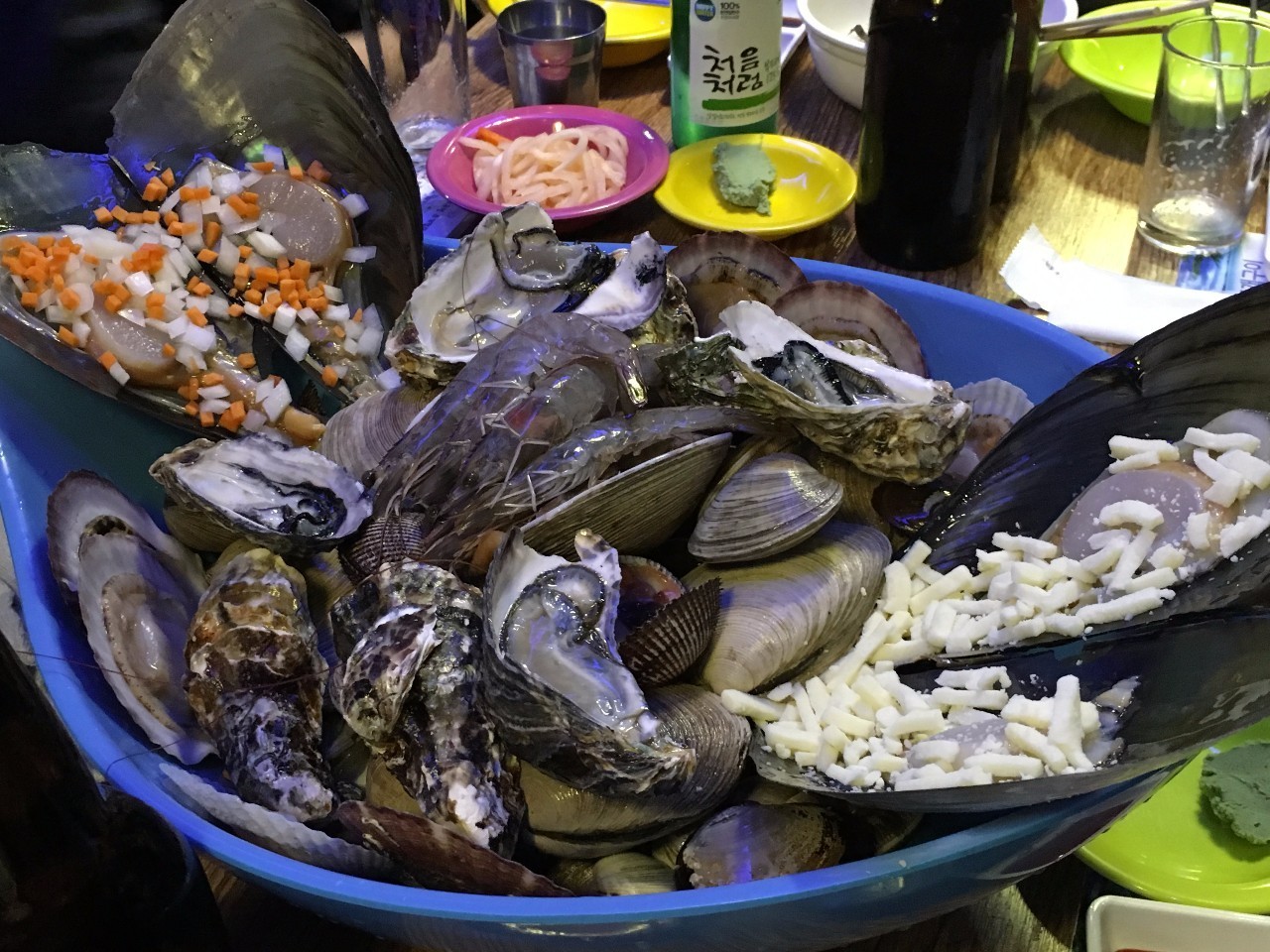 这里可能是唯一能够满足你吃到巨无霸海鲜和偶遇Runningman的地方了！