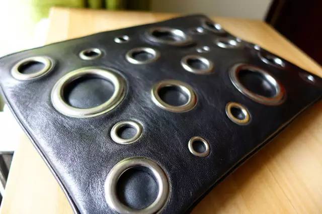 成都男人骚不骚，请看他的包