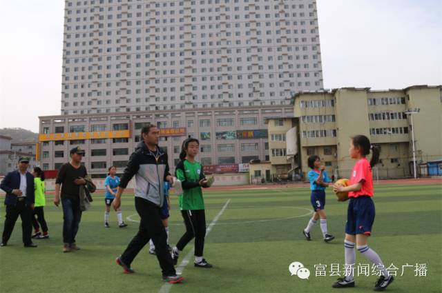 阳光校园快乐足球,阳光足球快乐体育视频