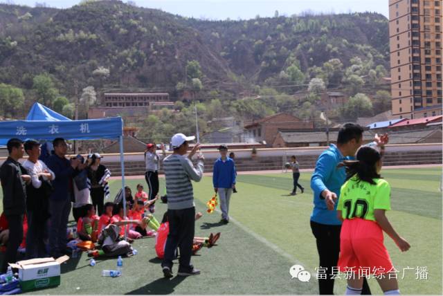 阳光校园快乐足球,阳光足球快乐体育视频