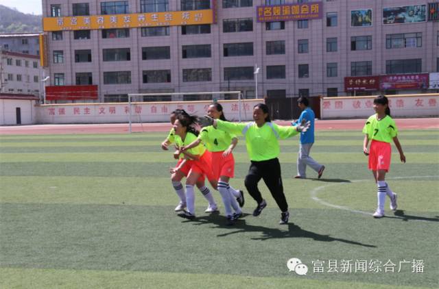 全县校园足球比赛,阳光体育快乐足球操