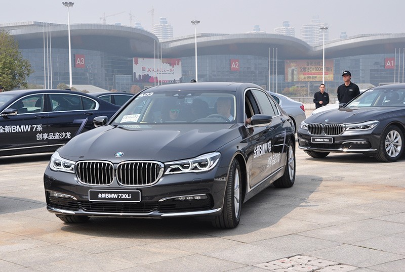 试驾宝马730li3.0l六缸,宝马730li2.0t够用吗