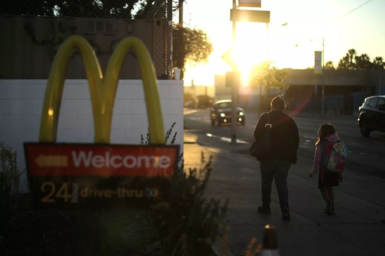麦当劳中国改名为金拱门，永安行并购哈罗单车