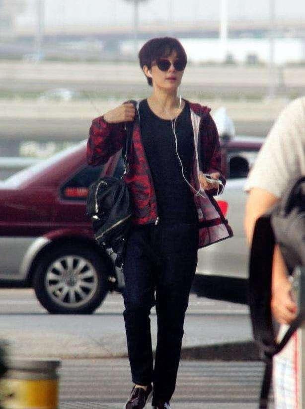 张馨予披白纱服饰,张馨予穿亮黄外套亮相