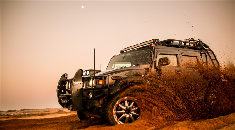 悍马h2顶级改装能上路吗,超豪华改装悍马h2越野suv