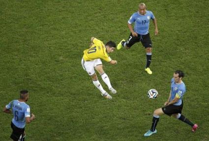 2010世界杯范佩西头球是哪一场,范佩西世界杯鱼跃头球