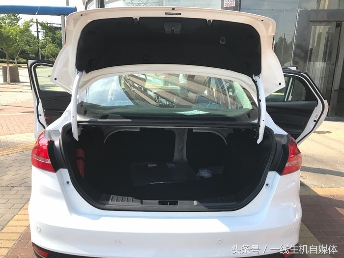 12款第三代福克斯1.6l手动舒适版,福克斯经典三厢1.8手动真实感受