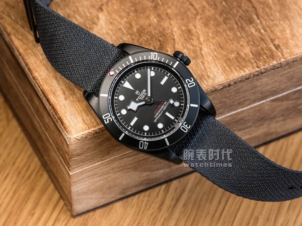 用几个月的工资买手表,花三个月工资买苹果手机值得吗