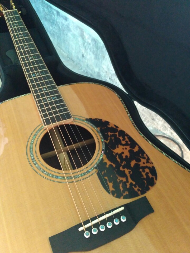 新手吉他购买推荐单板还是合板,购买吉他如何挑选