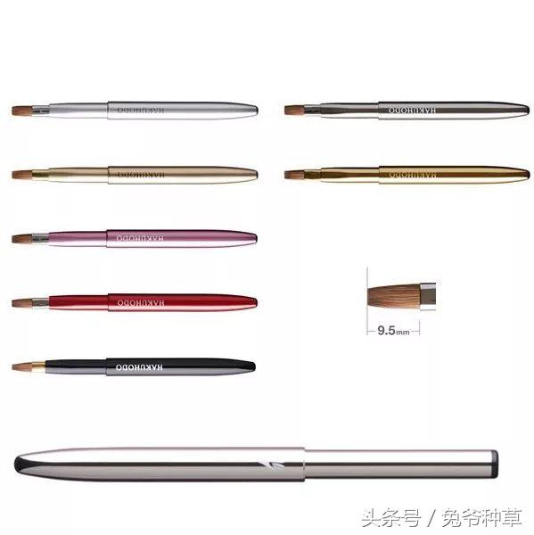 涂抹粉底最好使用化妆刷,化妆刷粉底有刷痕