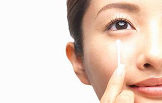 纹美瞳线第二天肿怎么快速消肿,做完美瞳线肿几天消肿