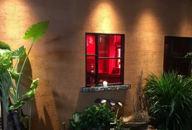 广州岗顶美食街,岗顶地铁口美食街