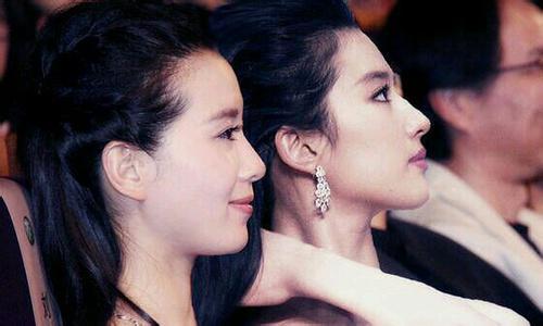 刘诗诗刘亦菲五官比较,刘诗诗刘亦菲肩膀对比