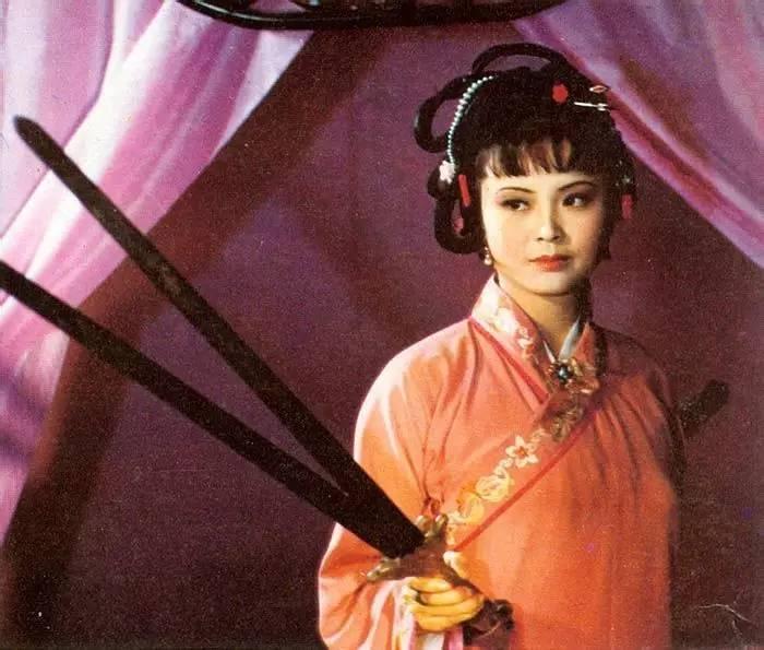 红楼梦尤三姐最有名的一句话,红楼梦尤三姐第几回出现的