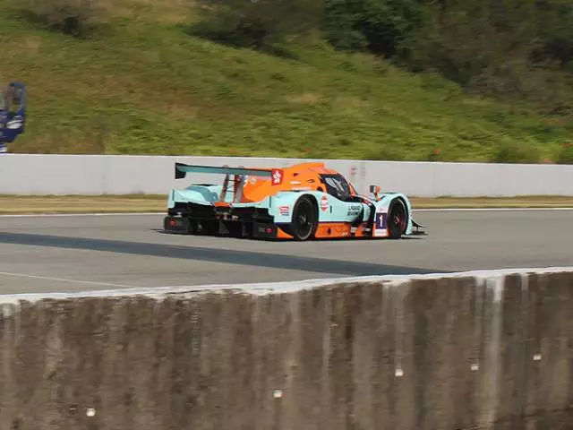 耐力赛绝非无休止地“画圈”,而是用轮胎来拓宽的哲学