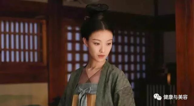 《凰权》剧照曝光,get一个极美的倪妮式温雅淡妆!