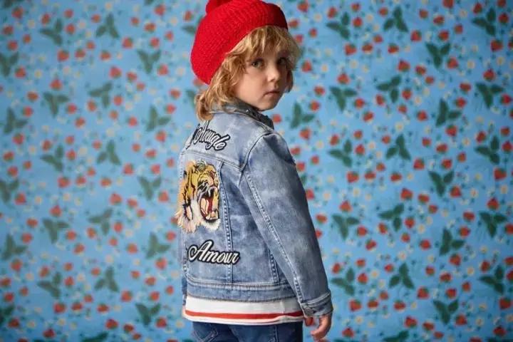 pantone流行色衣服,pantone2022流行色服装搭配