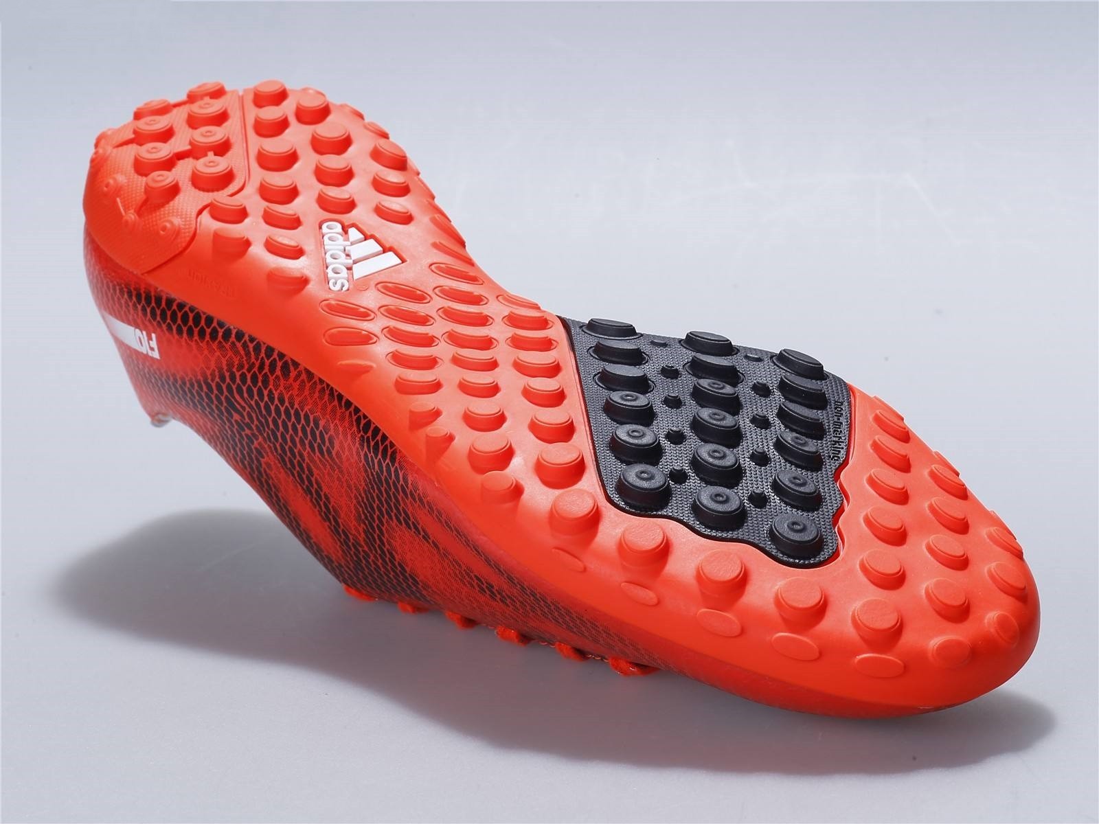 哪种足球鞋穿得最舒服,正确穿的足球鞋