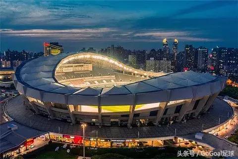 为足球赛而喝彩,上海体育馆足球赛