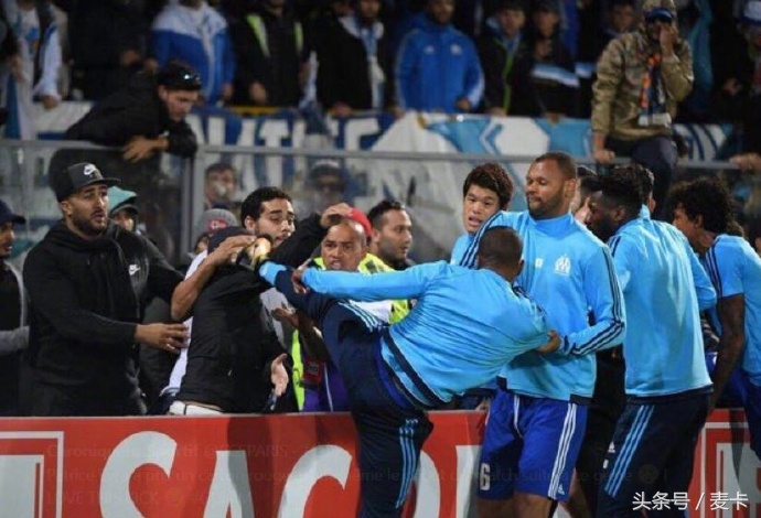 曼联队长坎通纳霸气,曼联队长坎通纳庆祝