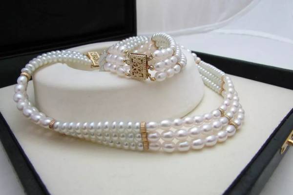 白珍珠漂亮还是灰珍珠漂亮,十大必买珍珠款式经典