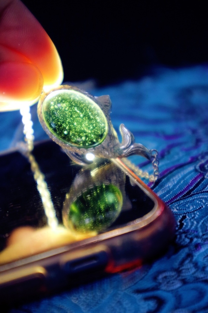 捷克红陨石水晶,捷克陨石要黑一点的还是绿一点的